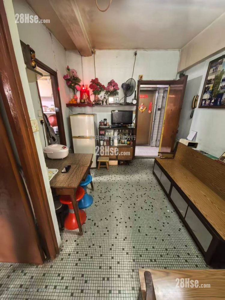 Tai Wah House Sell 2 Bedrooms , 1 Bathroom 350 ft²