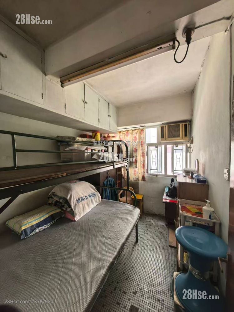 Tai Wah House Sell 2 Bedrooms , 1 Bathroom 350 ft²