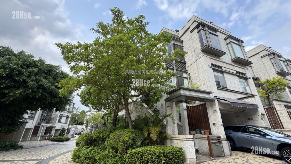 The Green Sell 3 Bedrooms , 5+ Bathrooms 1,315 ft²