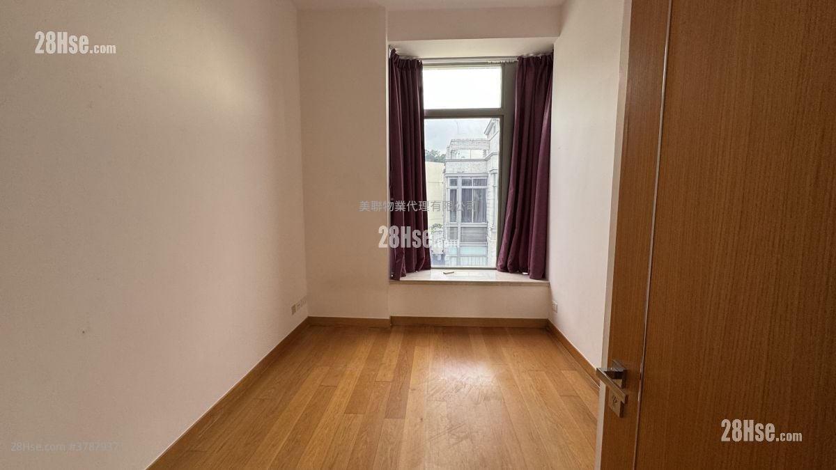 The Green Sell 3 Bedrooms , 5+ Bathrooms 1,315 ft²