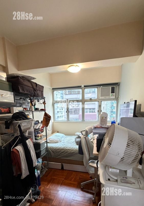 Sze Yap Building Sell 3 Bedrooms , 1 Bathroom 661 ft²