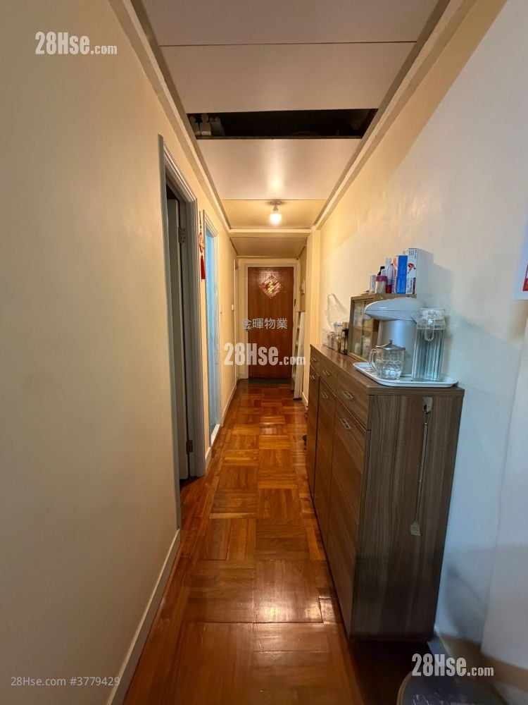 Sze Yap Building Sell 3 Bedrooms , 1 Bathroom 661 ft²