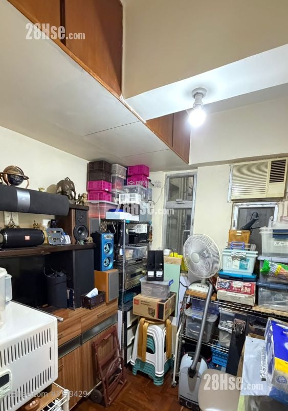 Sze Yap Building Sell 3 Bedrooms , 1 Bathroom 661 ft²