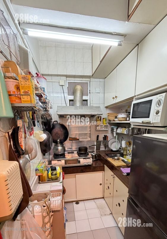 Sze Yap Building Sell 3 Bedrooms , 1 Bathroom 661 ft²