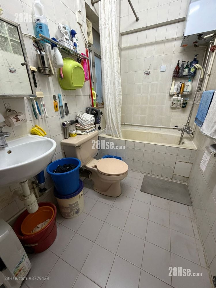 Sze Yap Building Sell 3 Bedrooms , 1 Bathroom 661 ft²