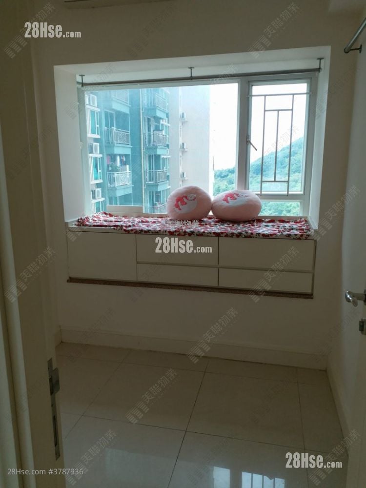 Metro Town Sell 3 Bedrooms , 1 Bathroom 594 ft²