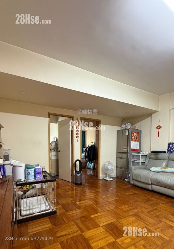 Sze Yap Building Sell 3 Bedrooms , 1 Bathroom 661 ft²