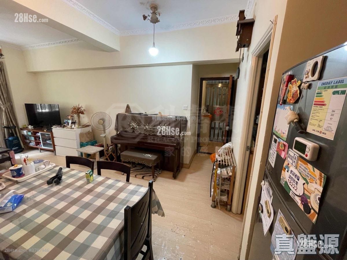 Pak Lee Building Sell 3 Bedrooms 670 ft²