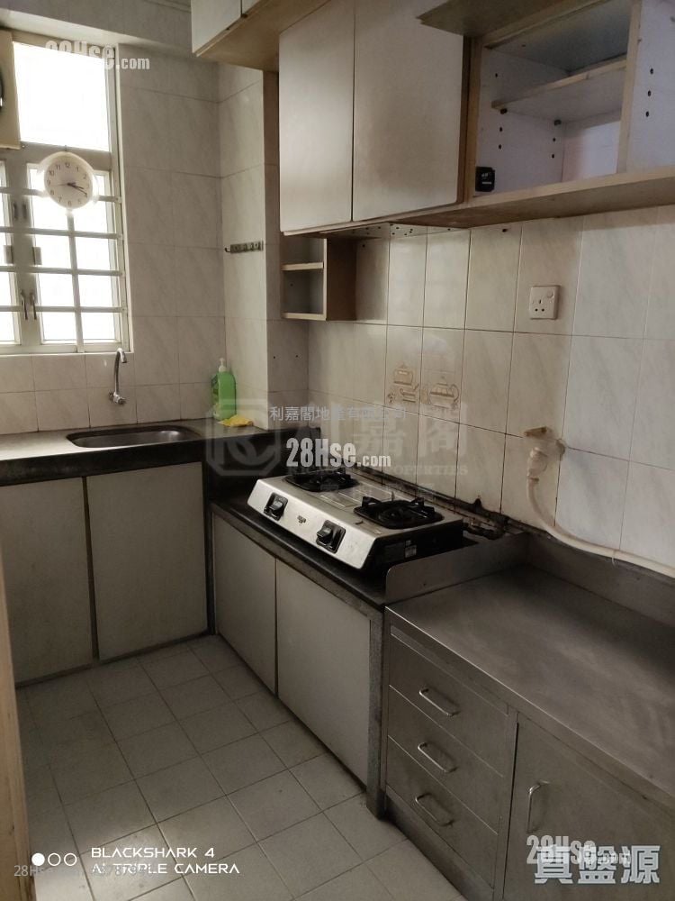 Pak Lee Building Sell 3 Bedrooms 670 ft²