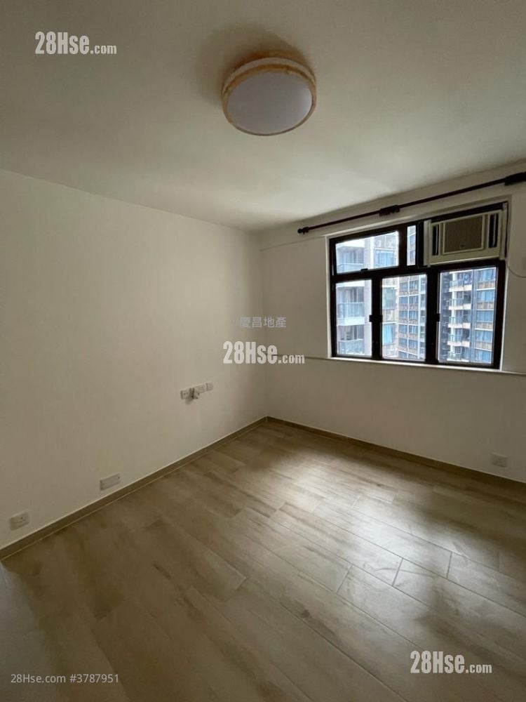 Bedford Gardens Rental 2 Bedrooms , 1 Bathroom 410 ft²