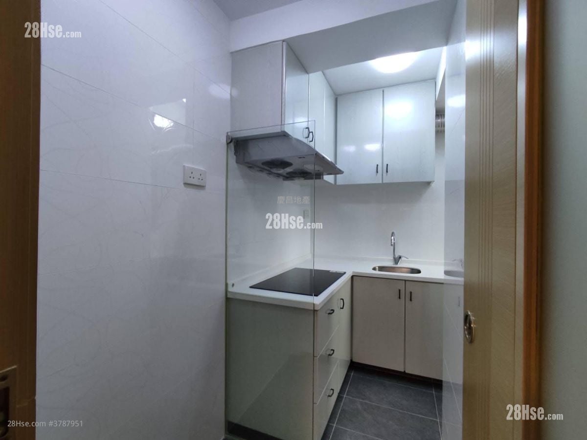 Bedford Gardens Rental 2 Bedrooms , 1 Bathroom 410 ft²