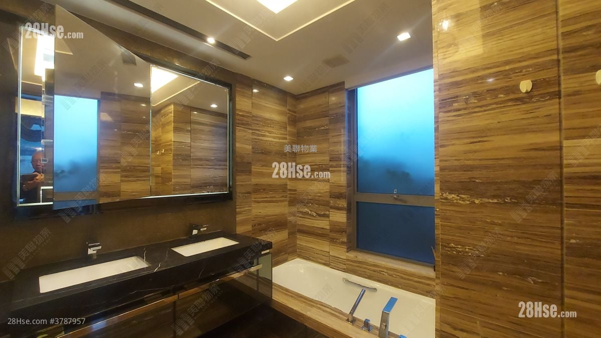 浴室: 尔峦 售盘 4 房 , 1 浴室 1,259 平方尺