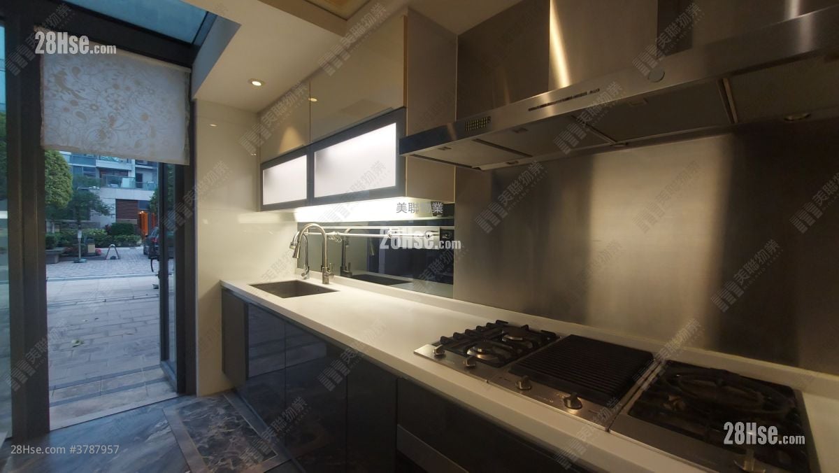 厨房: 尔峦 售盘 4 房 , 1 浴室 1,259 平方尺