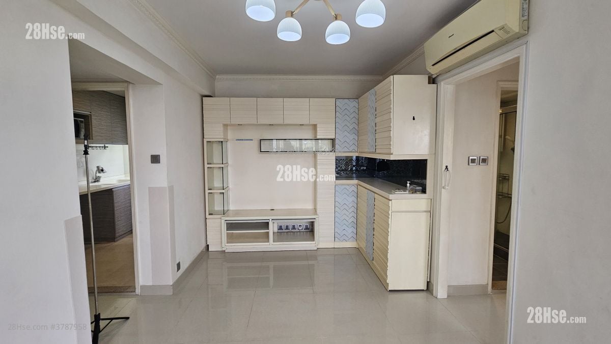 Greenview Court Sell 2 Bedrooms , 1 Bathroom 477 ft²