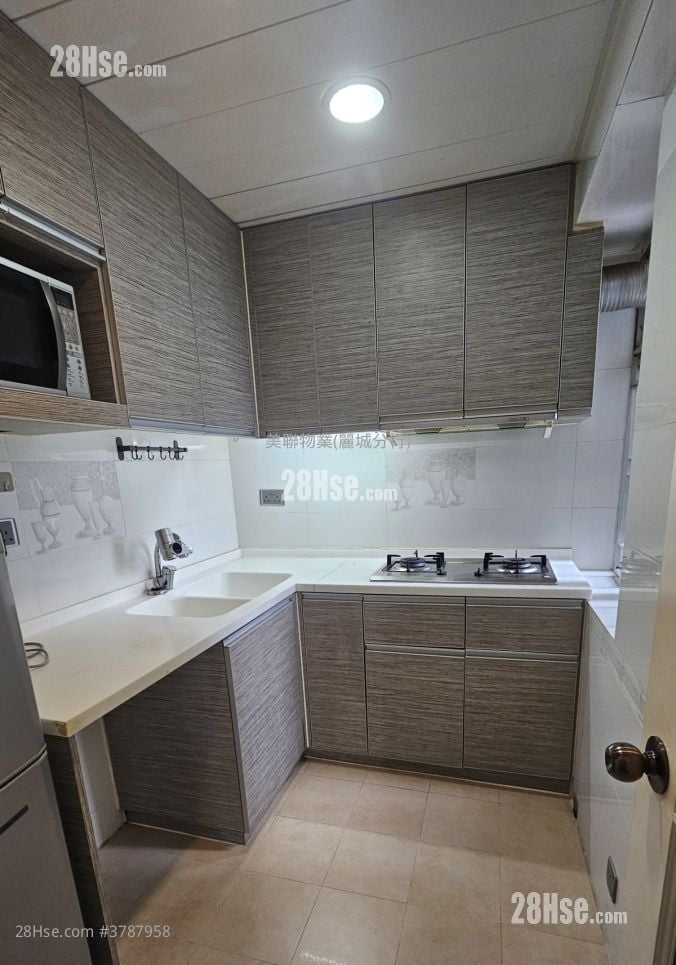 Greenview Court Sell 2 Bedrooms , 1 Bathroom 477 ft²