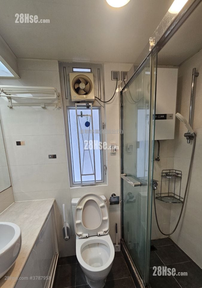 Greenview Court Sell 2 Bedrooms , 1 Bathroom 477 ft²