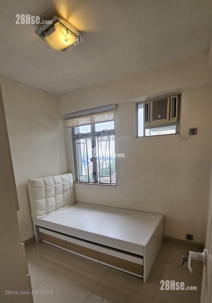 Greenview Court Sell 2 Bedrooms , 1 Bathroom 477 ft²