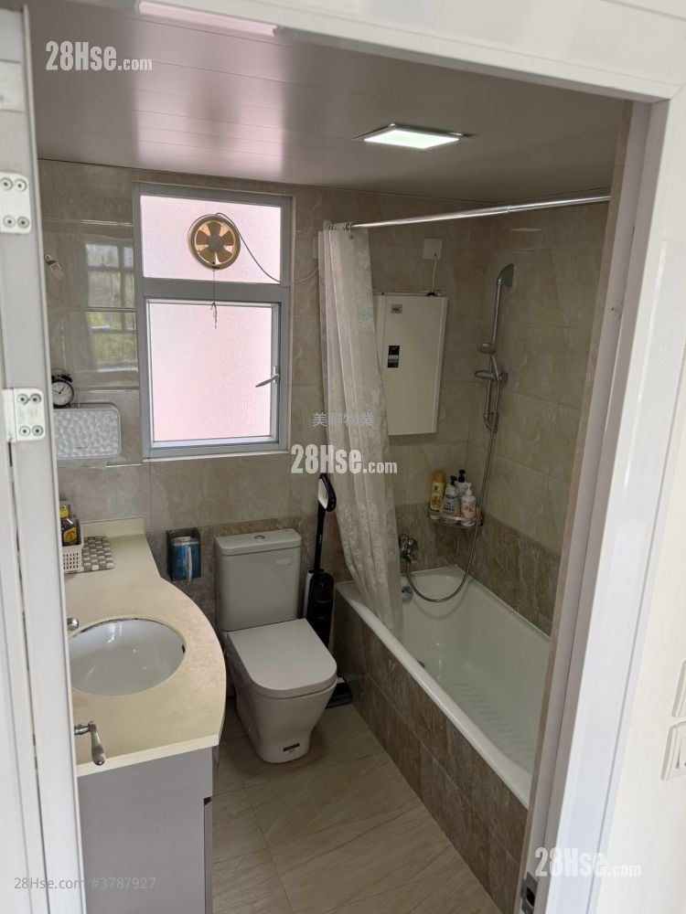 Fortune House Rental 3 Bedrooms , 1 Bathroom 907 ft²