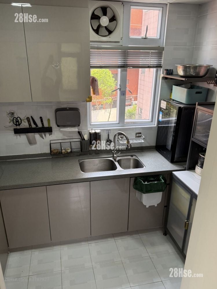 Fortune House Rental 3 Bedrooms , 1 Bathroom 907 ft²