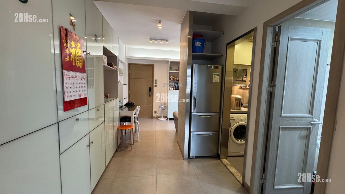 Silver Bright Building Sell 2 Bedrooms , 1 Bathroom 372 ft²