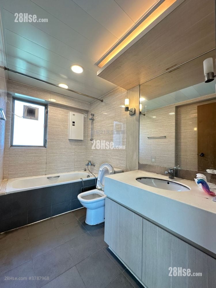 香港黄金海岸 租盘 4 房 , 3 浴室 875 平方尺