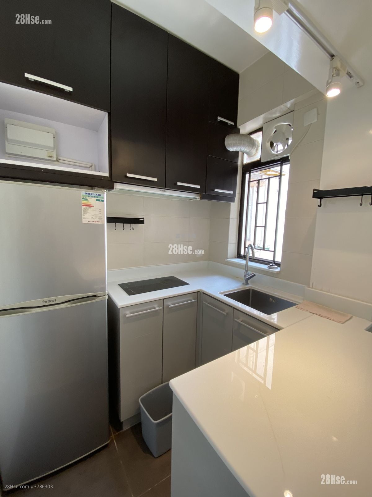 Fortune Building Sell 2 Bedrooms , 1 Bathroom 313 ft²