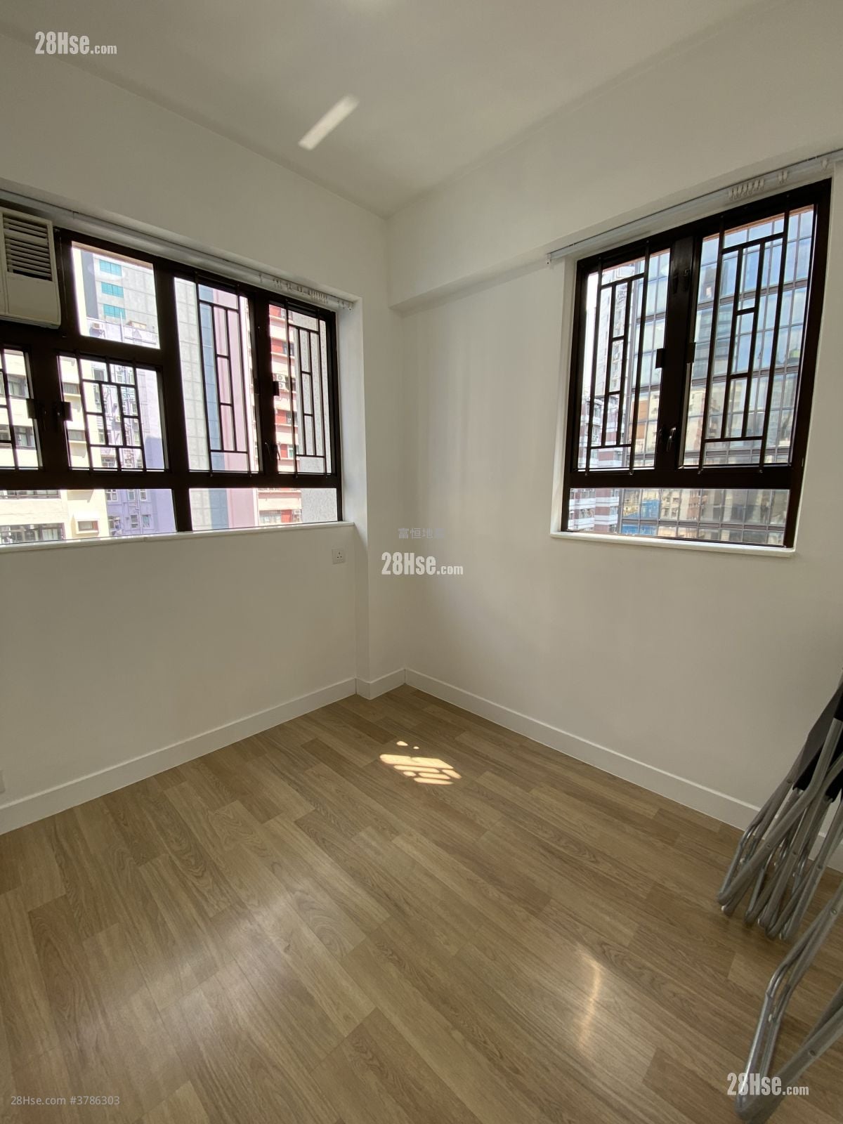 Fortune Building Sell 2 Bedrooms , 1 Bathroom 313 ft²