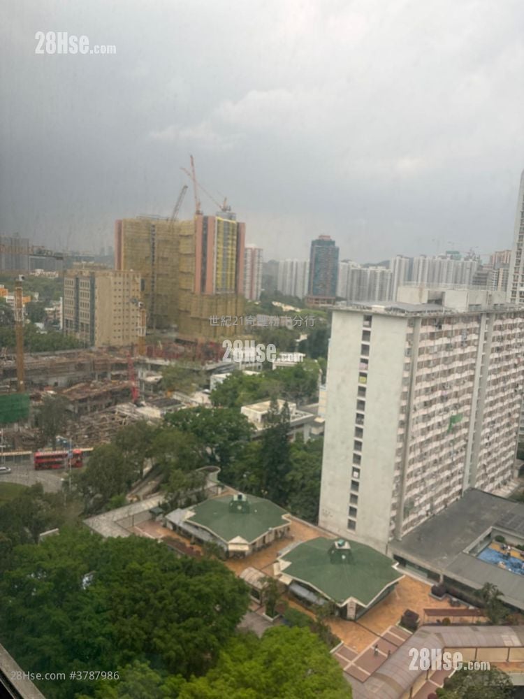 Fanling Town Center Sell 2 Bedrooms , 1 Bathroom 399 ft²