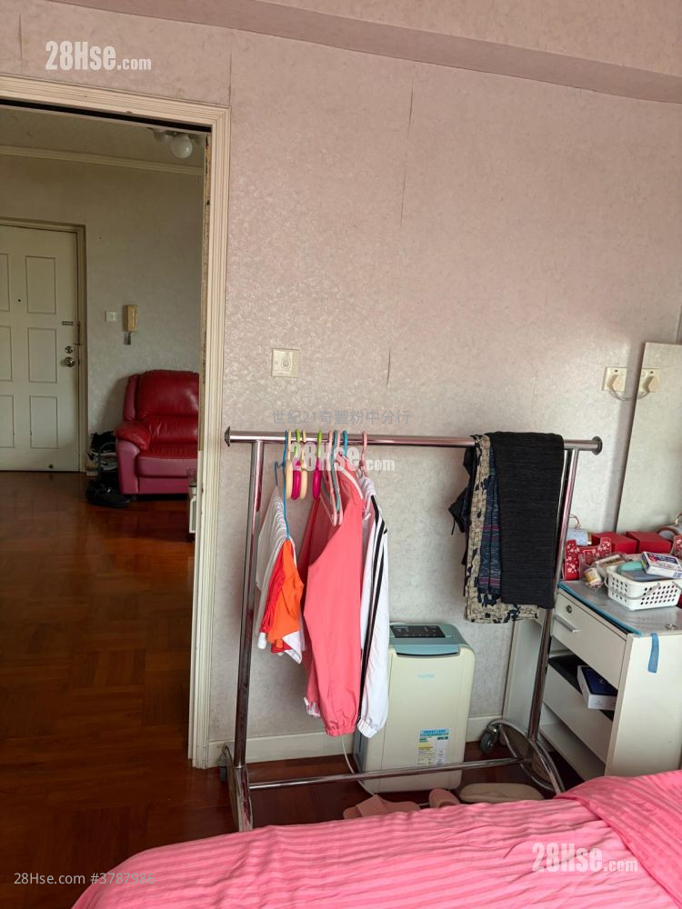 Fanling Town Center Sell 2 Bedrooms , 1 Bathroom 399 ft²