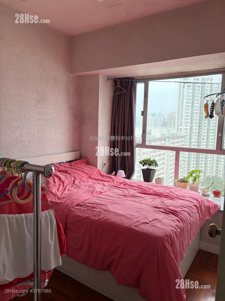 Fanling Town Center Sell 2 Bedrooms , 1 Bathroom 399 ft²