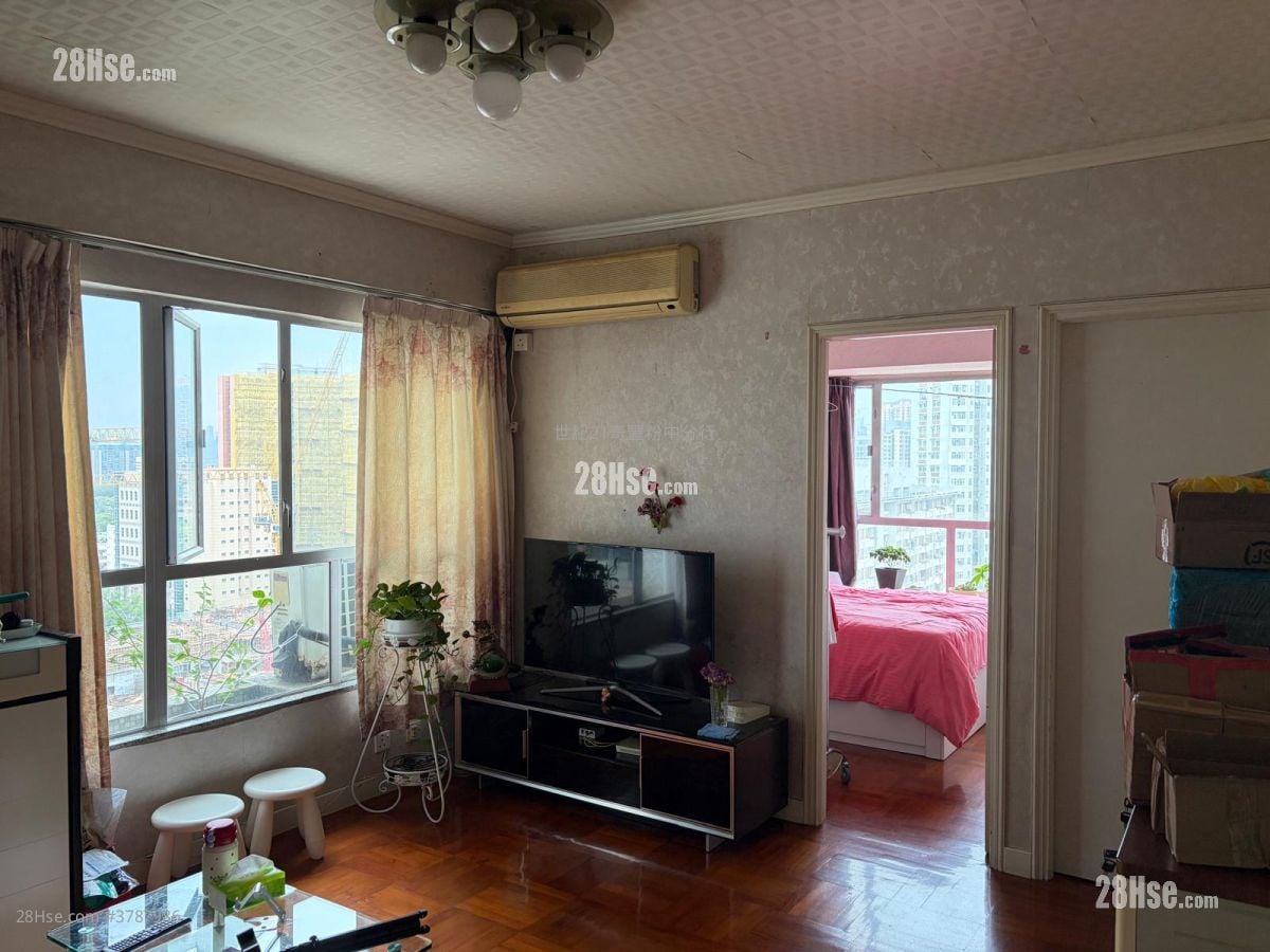 Fanling Town Center Sell 2 Bedrooms , 1 Bathroom 399 ft²