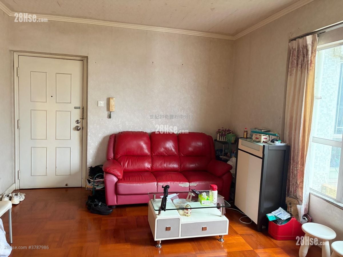 Fanling Town Center Sell 2 Bedrooms , 1 Bathroom 399 ft²