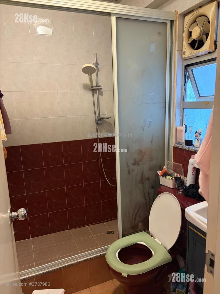 Fanling Town Center Sell 2 Bedrooms , 1 Bathroom 399 ft²