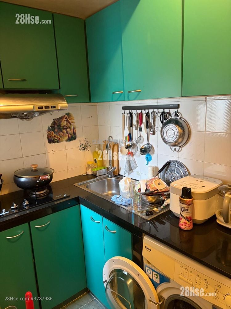 Fanling Town Center Sell 2 Bedrooms , 1 Bathroom 399 ft²