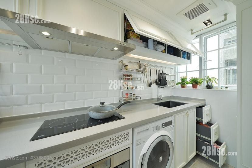 Chung Nga Court Sell 4 Bedrooms , 1 Bathroom 598 ft²