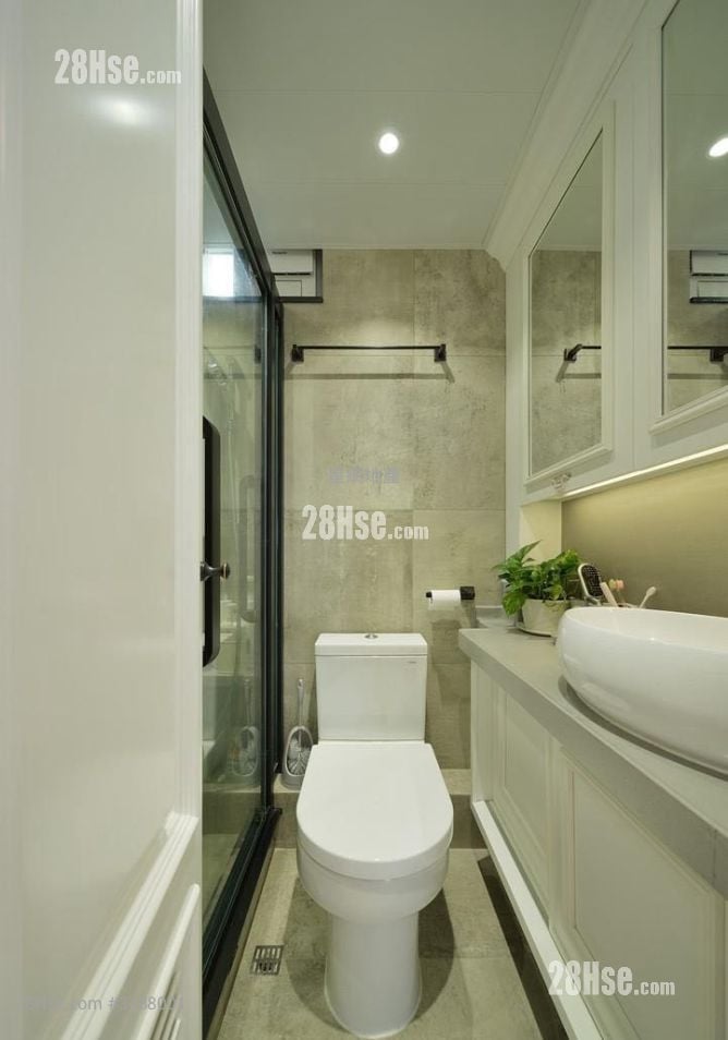 Chung Nga Court Sell 4 Bedrooms , 1 Bathroom 598 ft²