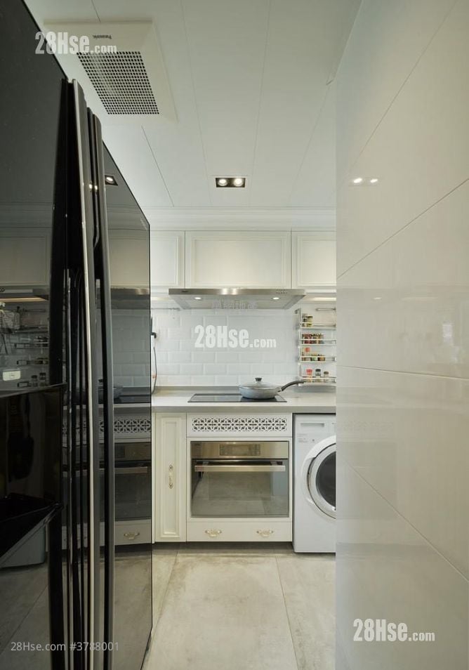 Chung Nga Court Sell 4 Bedrooms , 1 Bathroom 598 ft²