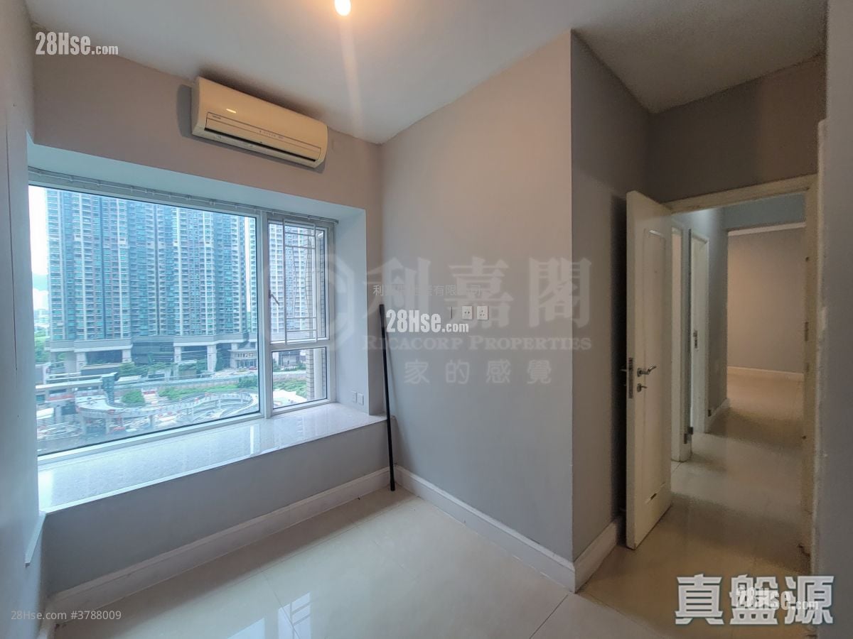 The Capitol Sell 3 Bedrooms , 2 Bathrooms 681 ft²