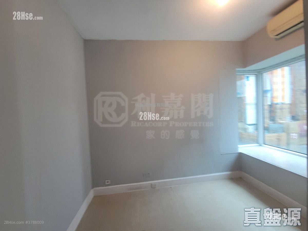 The Capitol Sell 3 Bedrooms , 2 Bathrooms 681 ft²