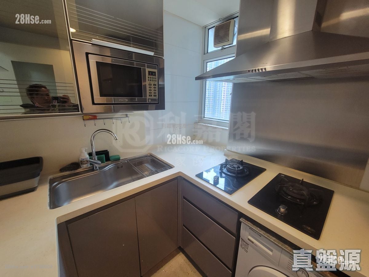 The Capitol Sell 3 Bedrooms , 2 Bathrooms 681 ft²