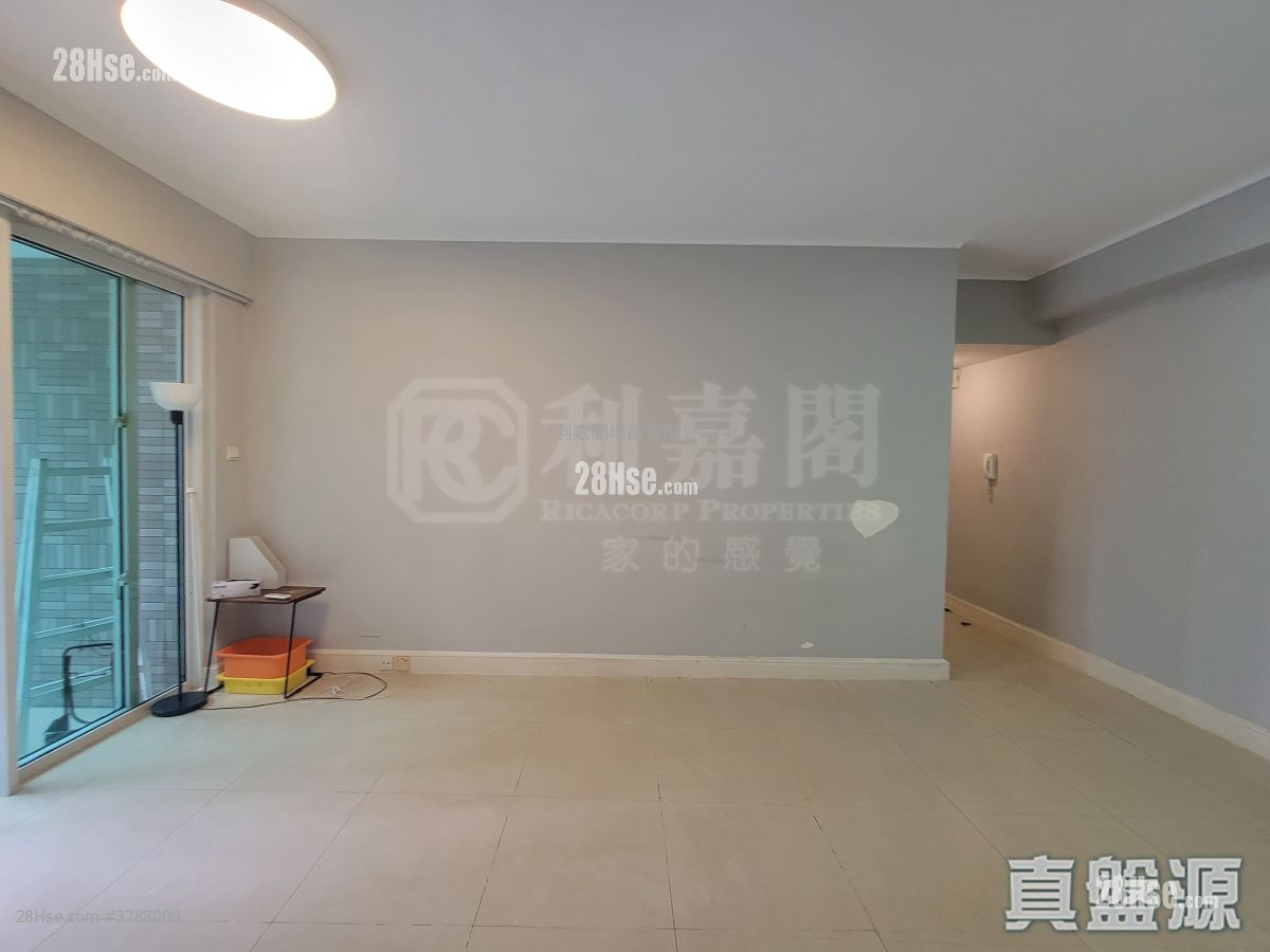 The Capitol Sell 3 Bedrooms , 2 Bathrooms 681 ft²