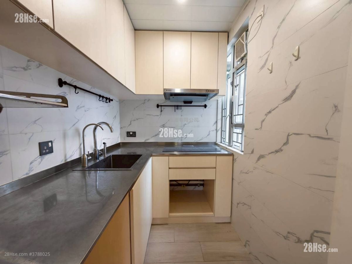 青俊苑 售盘 2 房 438 平方尺