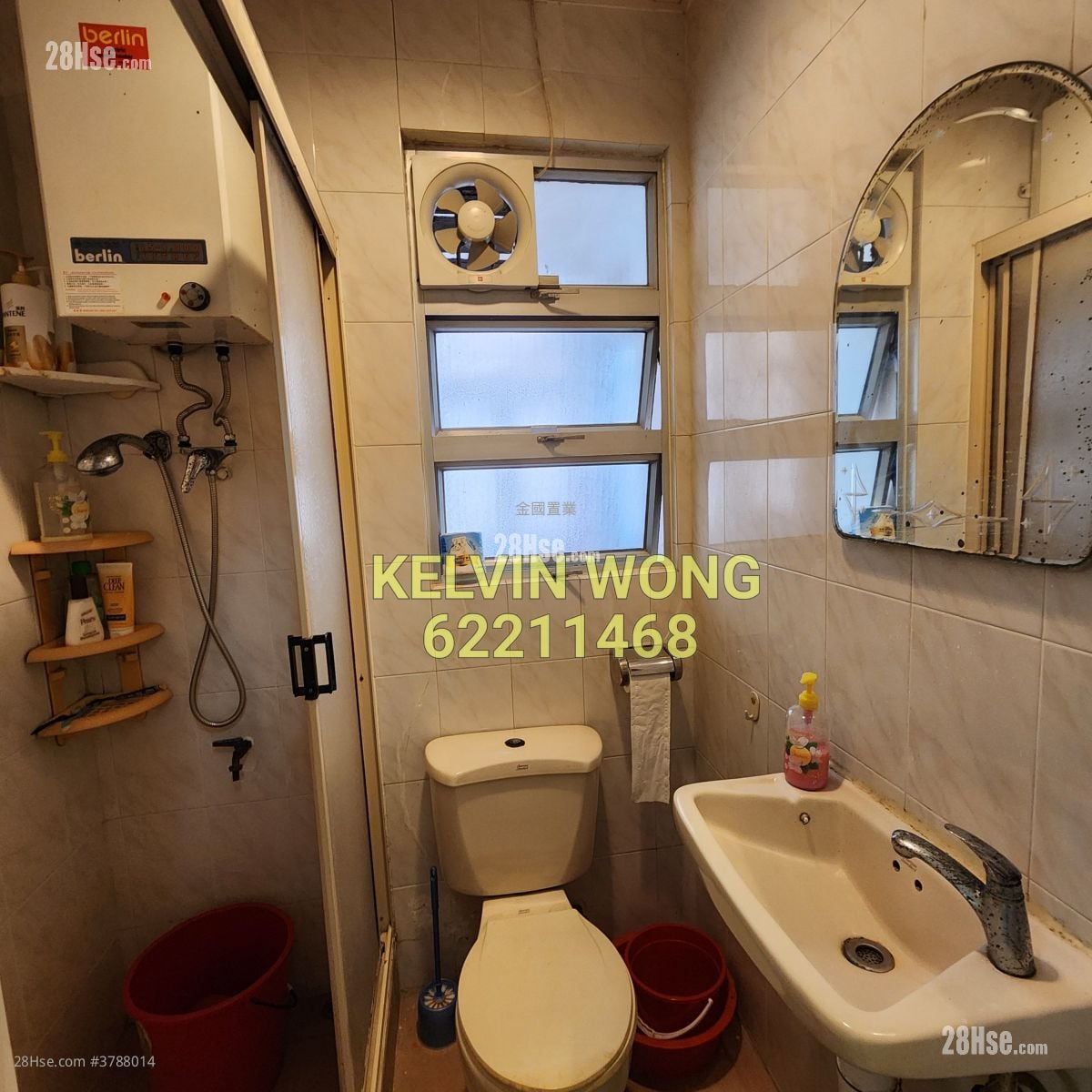 Man Wai Building Sell 5+ Bedrooms , 2 Bathrooms 850 ft²