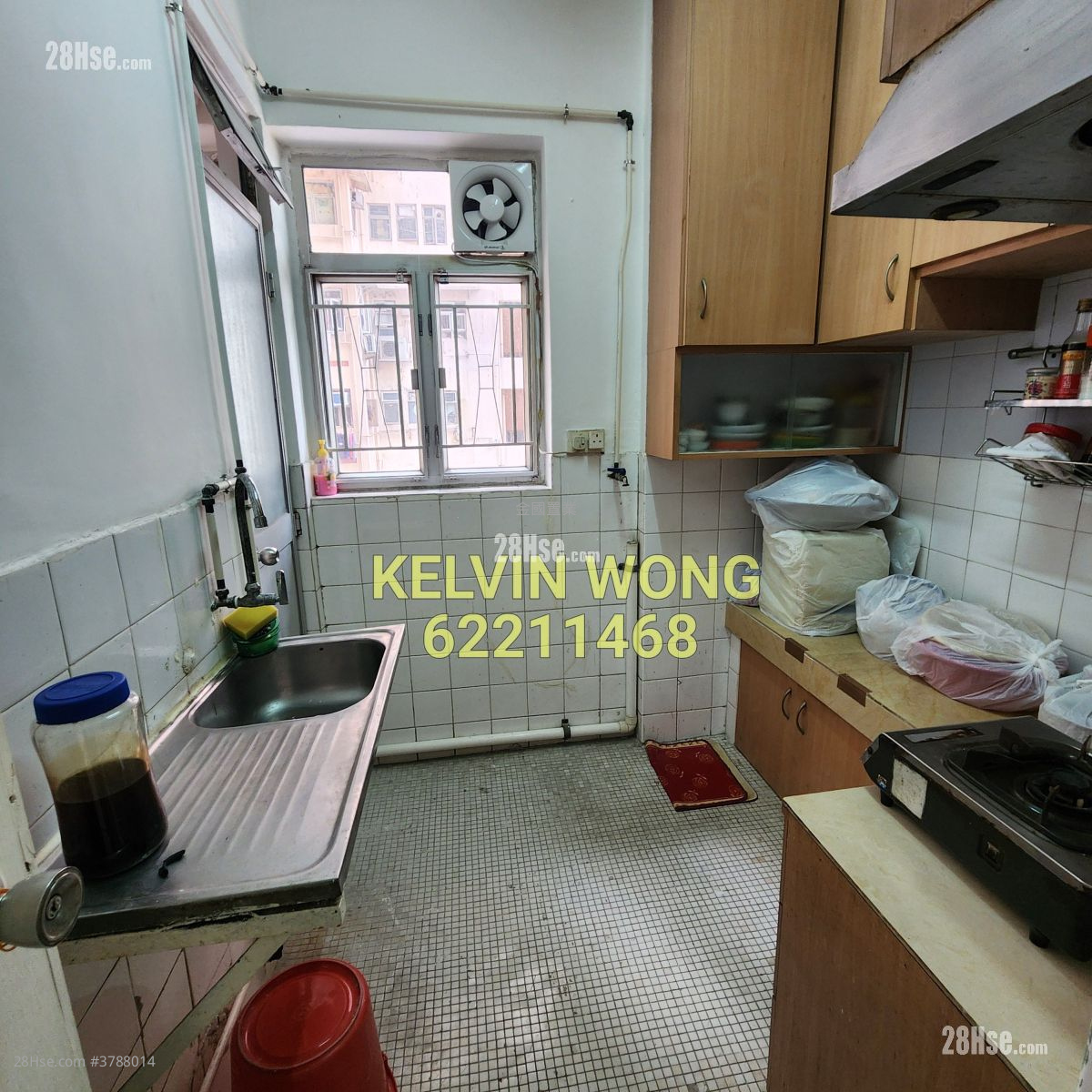 Man Wai Building Sell 5+ Bedrooms , 2 Bathrooms 850 ft²