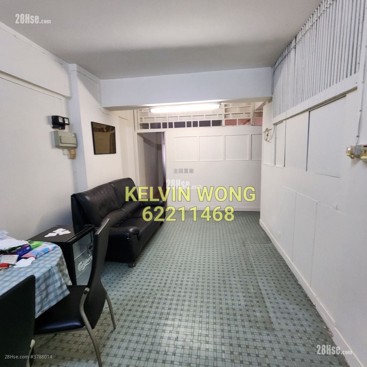 Man Wai Building Sell 5+ Bedrooms , 2 Bathrooms 850 ft²