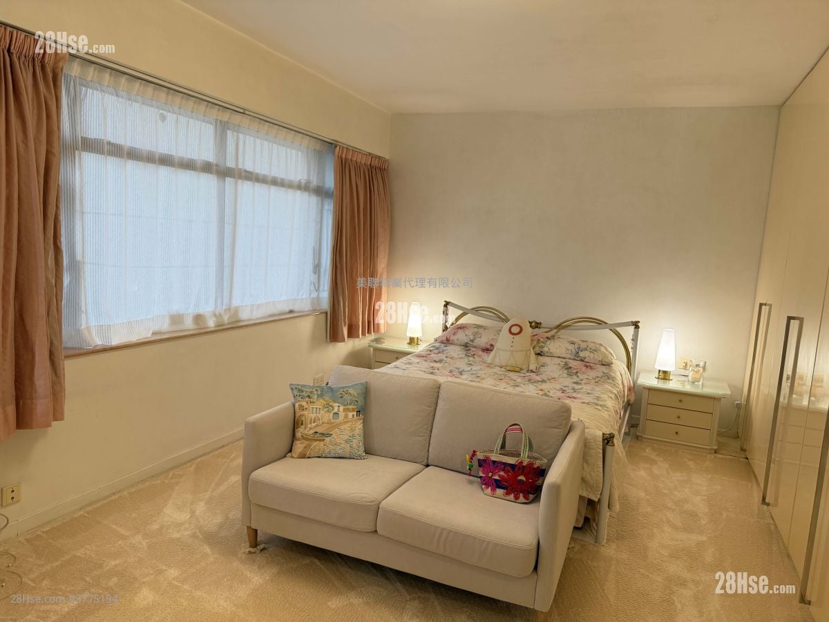 The Crescent Sell 3 Bedrooms , 3 Bathrooms 1,840 ft²