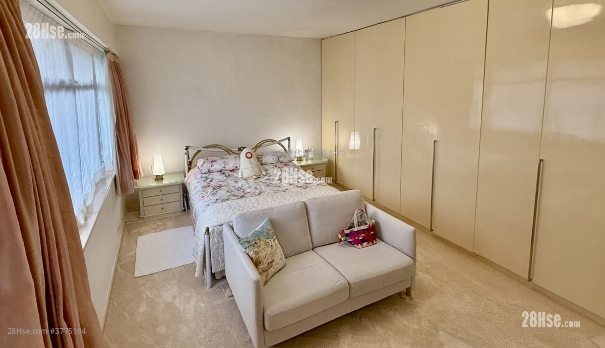 The Crescent Sell 3 Bedrooms , 3 Bathrooms 1,840 ft²