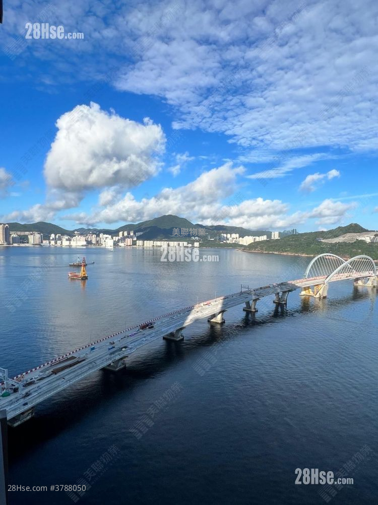 Sea To Sky Sell 4 Bedrooms , 2 Bathrooms 1,077 ft²