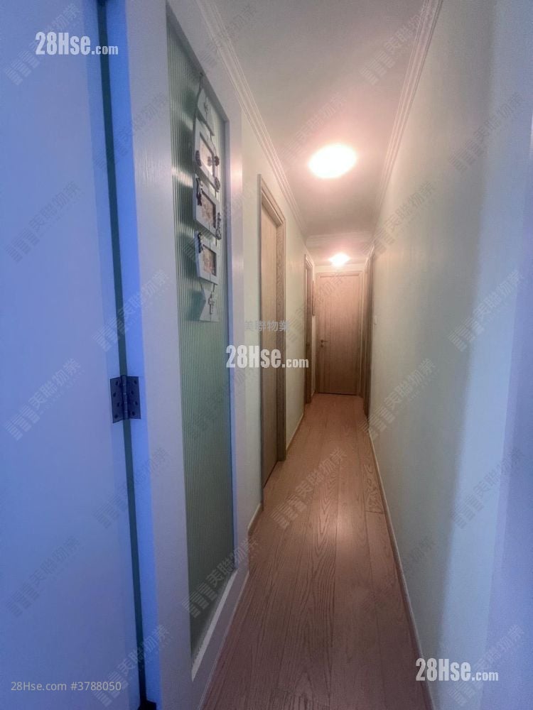 Sea To Sky Sell 4 Bedrooms , 2 Bathrooms 1,077 ft²