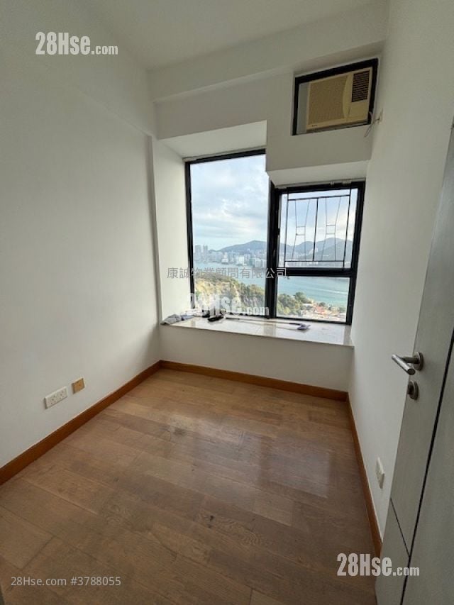 Canaryside Rental 3 Bedrooms , 2 Bathrooms 666 ft²